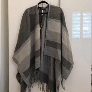 Brand new BCBG Maxazria reversible poncho